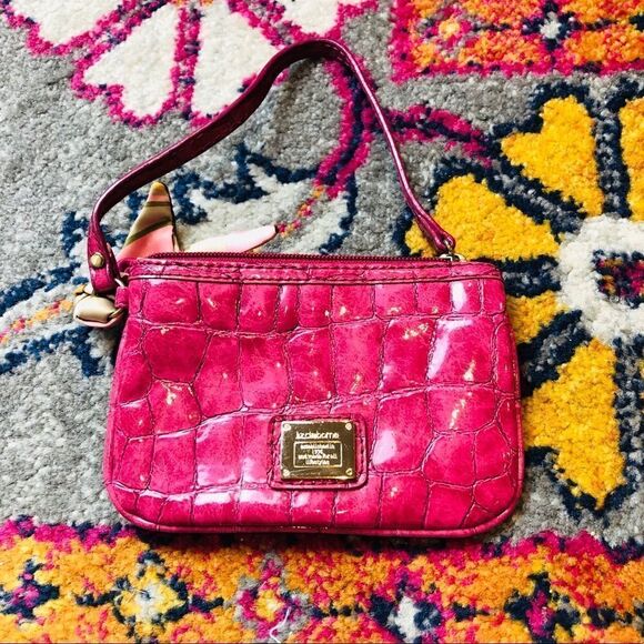 EUC Vintage Liz Claiborne Pink Faux Croc Wristlet - Picture 1 of 4